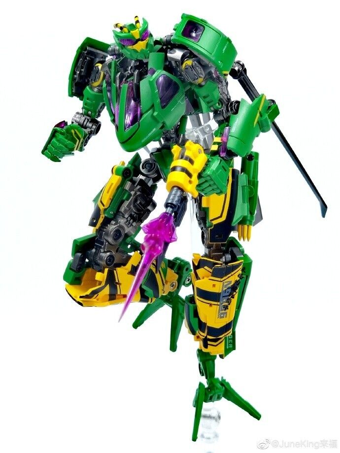 Brand New Trojan Horse TH-01 Hurricane Waspinator Helicopter Transformable